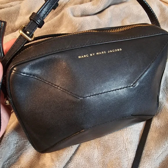 Marc Jacobs Hands Off Alex Black Leather Crossbody EUC - Picture 9 of 16
